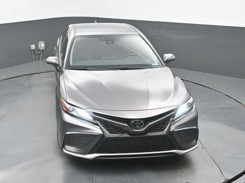 Used 2022 Toyota Camry XSE FWD image 14