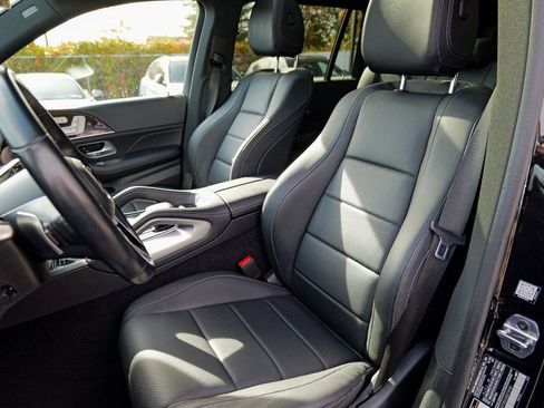 Used 2025 Mercedes-Benz GLS 450 4MATIC image 21