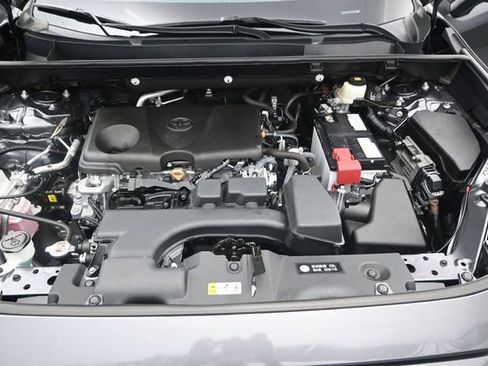 Used 2022 Toyota RAV4 XLE w/ Convenience Package FWD image 20