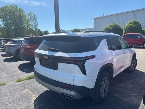 Used 2025 Chevrolet Traverse LT AWD/4WD image 4