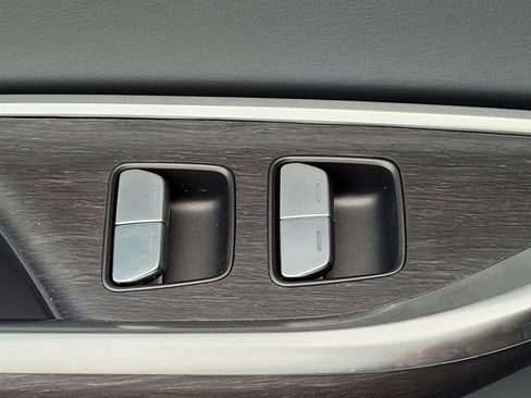 Used 2023 Lucid Air Pure image 23