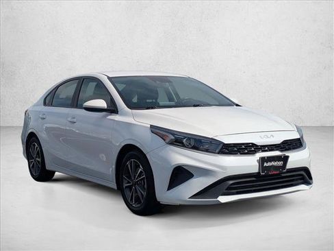 Used 2023 Kia Forte LXS FWD image 3