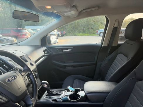 Used 2018 Ford Edge SE FWD image 16