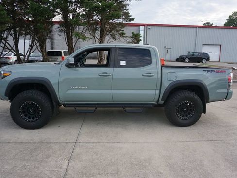 Used 2022 Toyota Tacoma TRD Off-Road w/ Technology Package AWD/4WD image 19