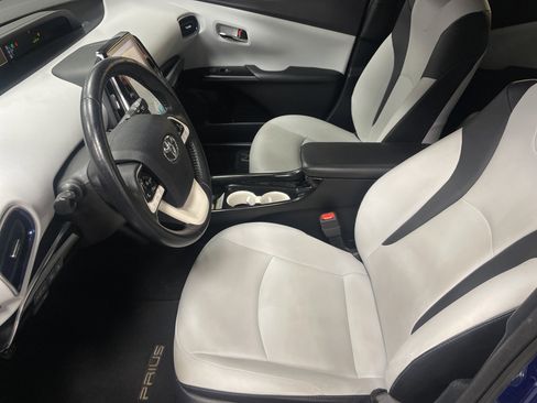 Used 2018 Toyota Prius Four Touring image 16