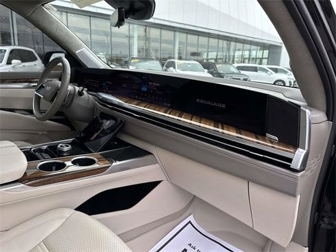 Certified 2025 Cadillac Escalade Sport Platinum w/ LPO, Floor Liner Package image 21