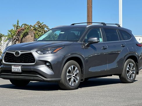 Used 2023 Toyota Highlander L image 8