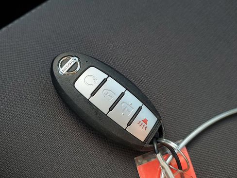 Used 2021 Nissan Titan SV w/ SV Convenience Package image 28