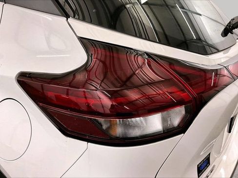 Used 2022 Nissan Kicks SV FWD image 28