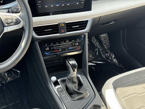 New 2026 Volkswagen Taos SE image 11