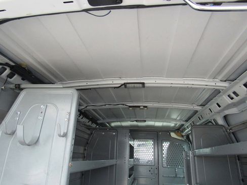 Used 2015 Chevrolet Express 2500 RWD image 24