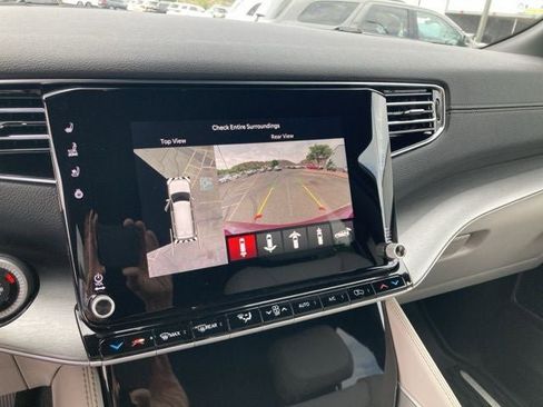 New 2025 Jeep Wagoneer L Series III w/ Premium Group I image 10