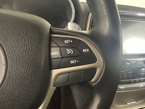 Used 2015 Jeep Grand Cherokee Limited w/ Trailer Tow Group IV AWD/4WD image 18