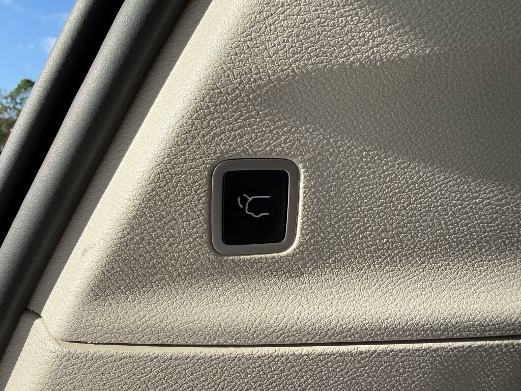 Used 2024 Chrysler Pacifica Touring-L FWD image 36
