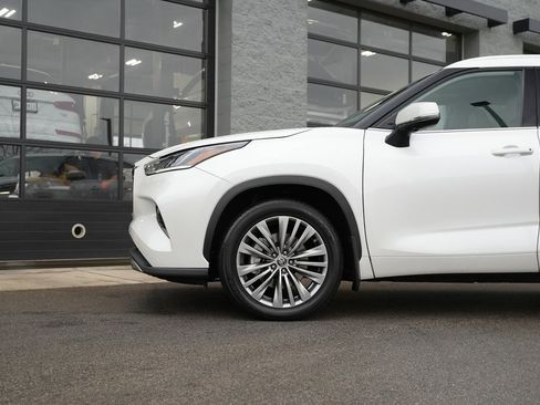 Used 2021 Toyota Highlander Platinum image 10