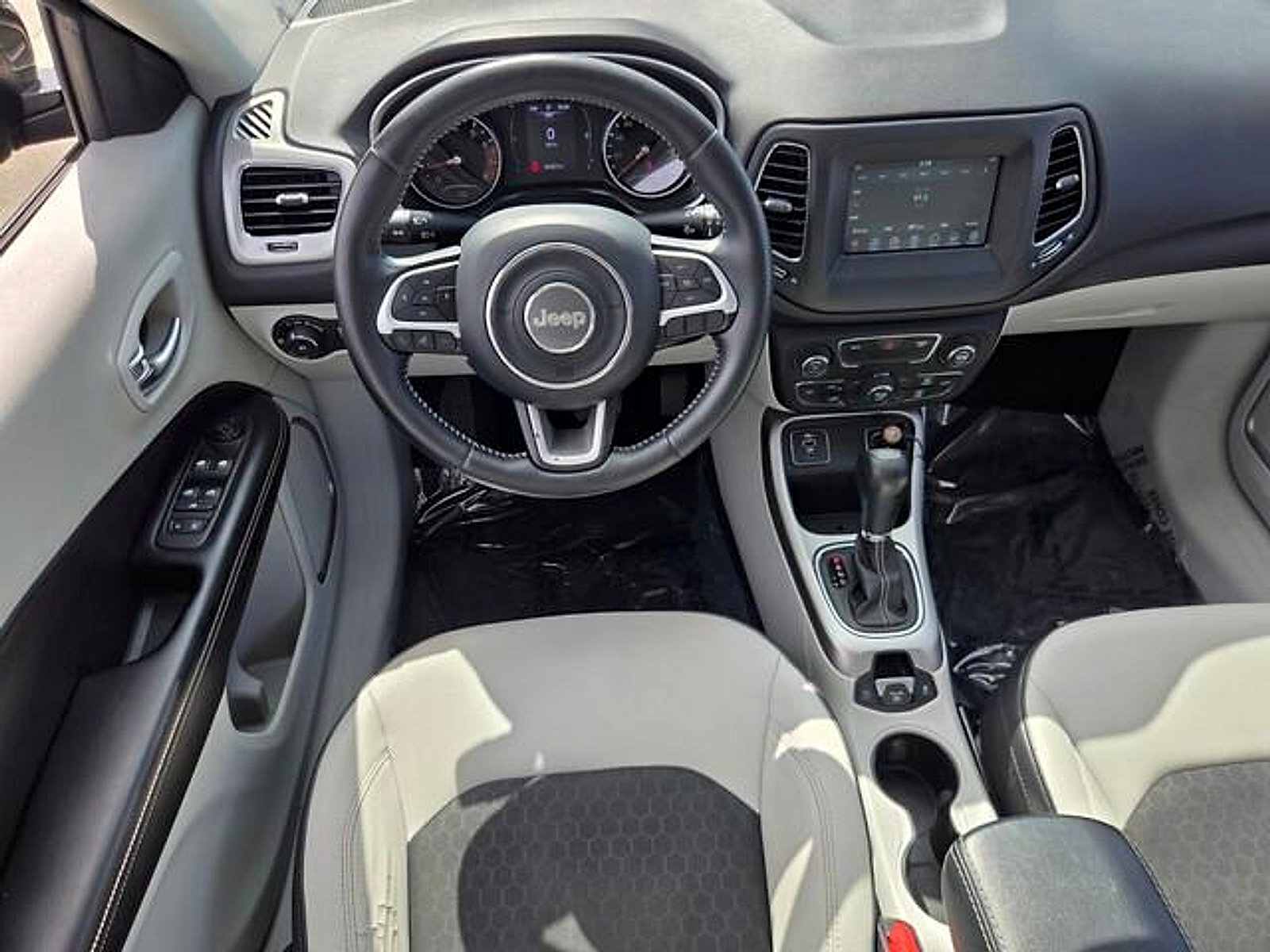 Used 2019 Jeep Compass Latitude FWD image 12
