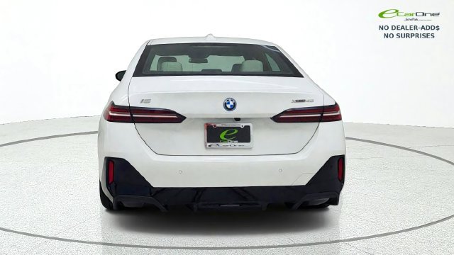 Used 2025 BMW i5 eDrive40 w/ M Sport Package AWD/4WD image 7