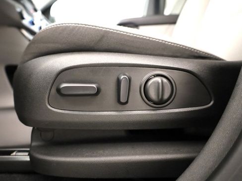 Used 2023 GMC Terrain SLE w/ Driver Convenience Package image 11