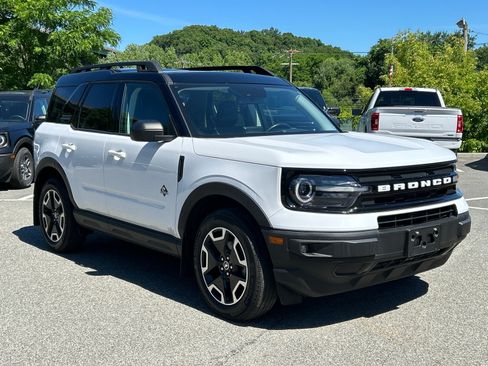 Certified 2023 Ford Bronco Sport Outer Banks w/ Tech Package AWD/4WD image 1