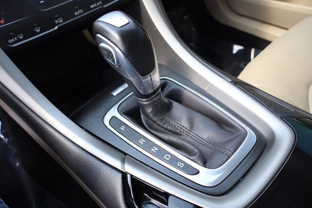Used 2013 Ford Fusion SE FWD image 28