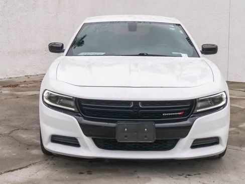 Used 2020 Dodge Charger SXT w/ Blacktop Package RWD image 2
