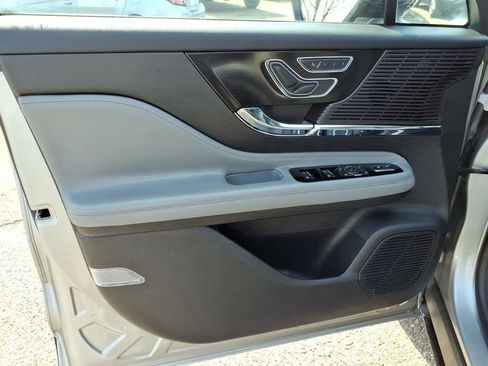Used 2022 Lincoln Corsair AWD w/ Premium Package image 14