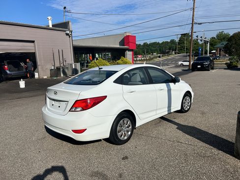 Used 2016 Hyundai Accent SE FWD image 4