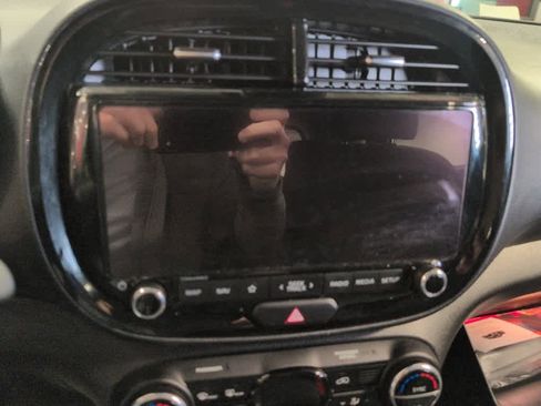 Used 2023 Kia Soul S image 9