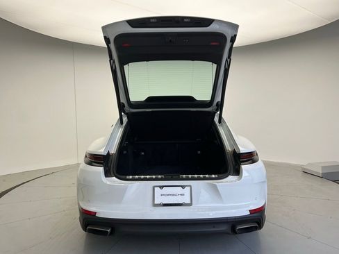 Used 2024 Porsche Panamera image 20