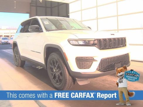 Used 2025 Jeep Grand Cherokee Altitude AWD/4WD image 2