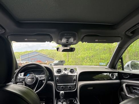 Used 2018 Bentley Bentayga Activity image 40