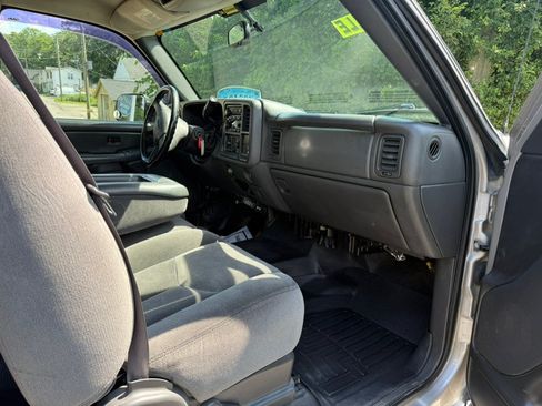 Used 2006 GMC Sierra 2500 SLE w/ Heavy-Duty Power Package AWD/4WD image 23
