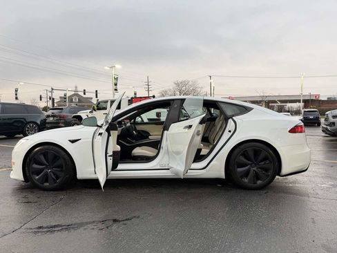 Used 2021 Tesla Model S Plaid image 26