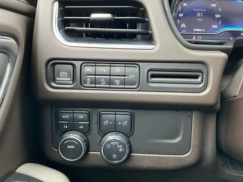 Used 2022 Chevrolet Tahoe Z71 w/ Luxury Package image 23