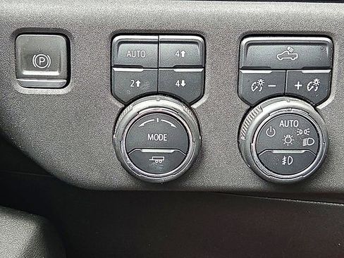 Used 2023 Chevrolet Silverado 1500 LT Trail Boss w/ Convenience Package II image 21