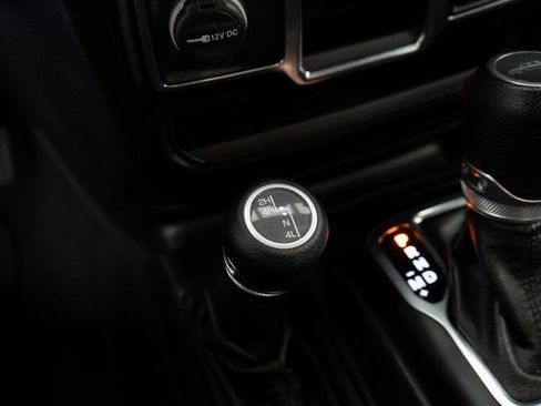 Used 2020 Jeep Gladiator Sport image 25