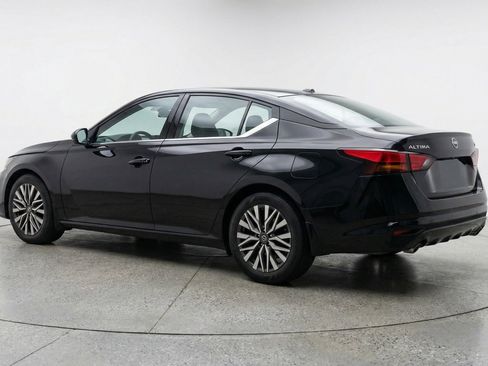 Used 2025 Nissan Altima 2.5 SV FWD image 6