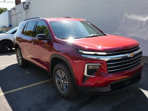 New 2026 Chevrolet Traverse LT w/ LPO, Floor Liner Package image 2