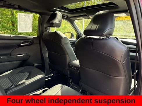 Used 2025 Toyota Highlander XSE image 27