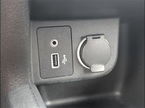 Used 2022 Nissan Kicks S image 16