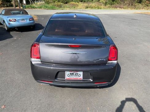 Used 2018 Chrysler 300 S image 16