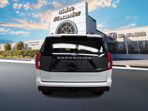 Used 2025 Ford Expedition Active image 4
