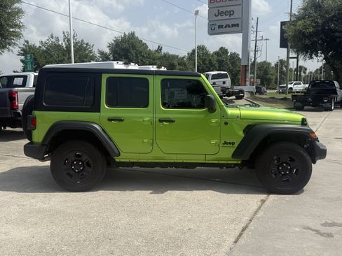 Used 2025 Jeep Wrangler Unlimited Sport AWD/4WD image 3