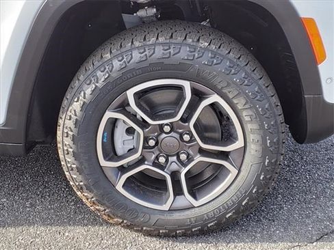 New 2022 Jeep Grand Cherokee Trailhawk w/ Advanced Protech Group II image 9