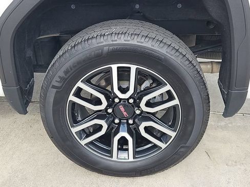 Used 2023 GMC Sierra 1500 AT4 w/ AT4 Preferred Package AWD/4WD image 9