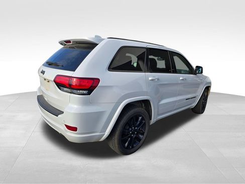 Used 2020 Jeep Grand Cherokee Altitude image 11