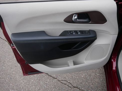 Certified 2023 Chrysler Voyager LX FWD image 20