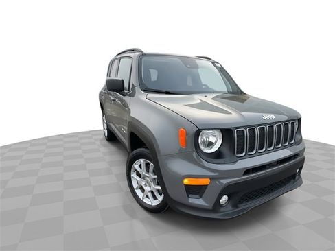 Used 2022 Jeep Renegade Latitude w/ Sun/Sound Group image 5