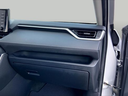 Used 2019 Toyota RAV4 XLE Premium FWD image 18