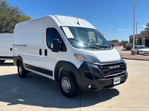 Used 2024 RAM ProMaster 2500 w/ Convenience Group FWD image 5